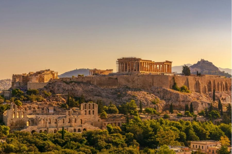 distant photo of parthenonas in athens greece 